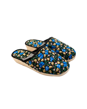 Floral print slippers