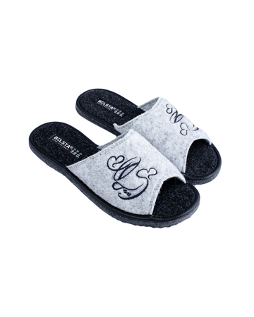 Wool slippers with embroidery