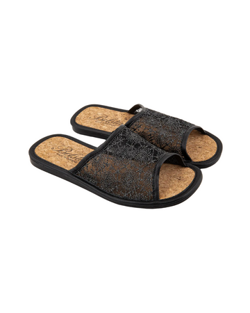 Summer slippers made of textile mesh