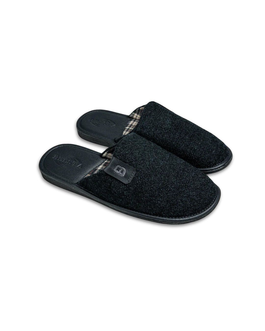 Slippers with black embroidery