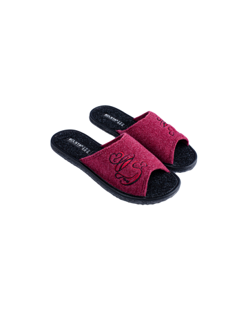 Papuci de damă deschiși din pâslă bordo cu broderie „Ceașca de cafea”