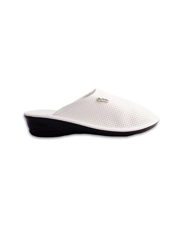 BELSTA slippers made of perforated white eco-leather, with a closed toe and a 2.5 cm polyurethane sole